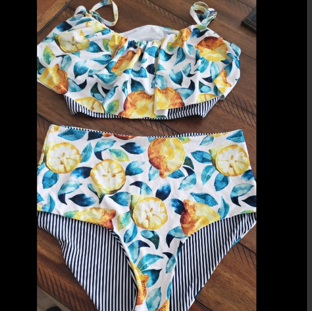 Lemon bikini